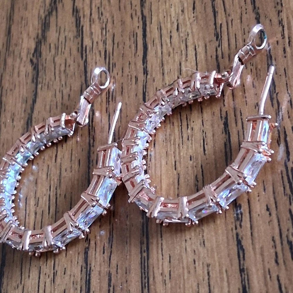 Elegant Rose Gold And Crystal Hoop Earrings EUC - Picture 9 of 11